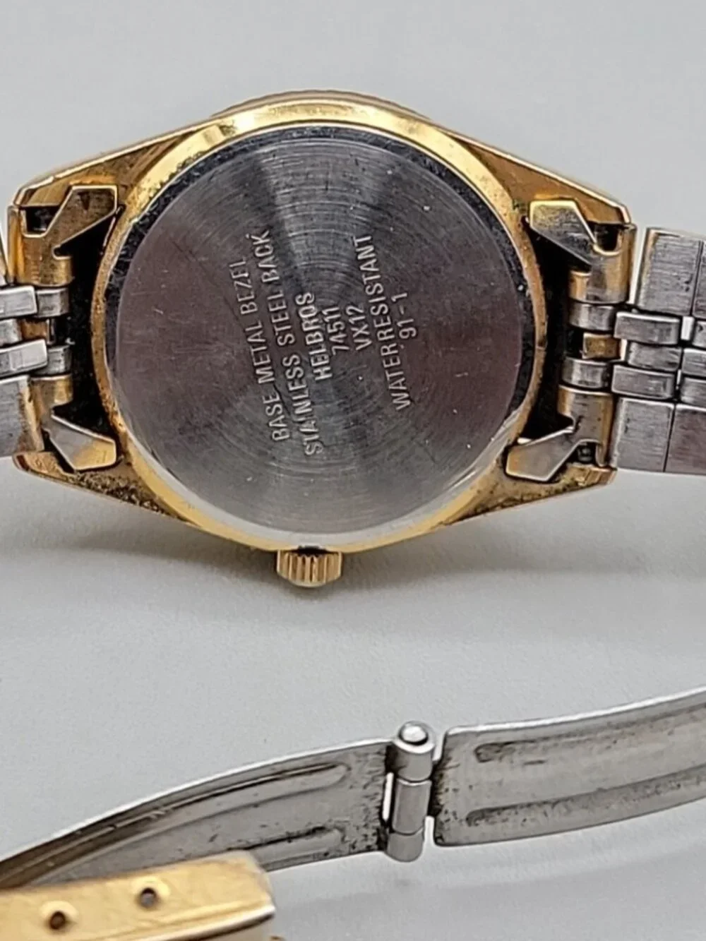 Vintage Helbros Ladies Diamond Accent Quartz Watch Black & Gold Tone 25mm 7